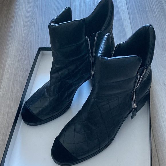 Chanel boots - Picture 1 of 14